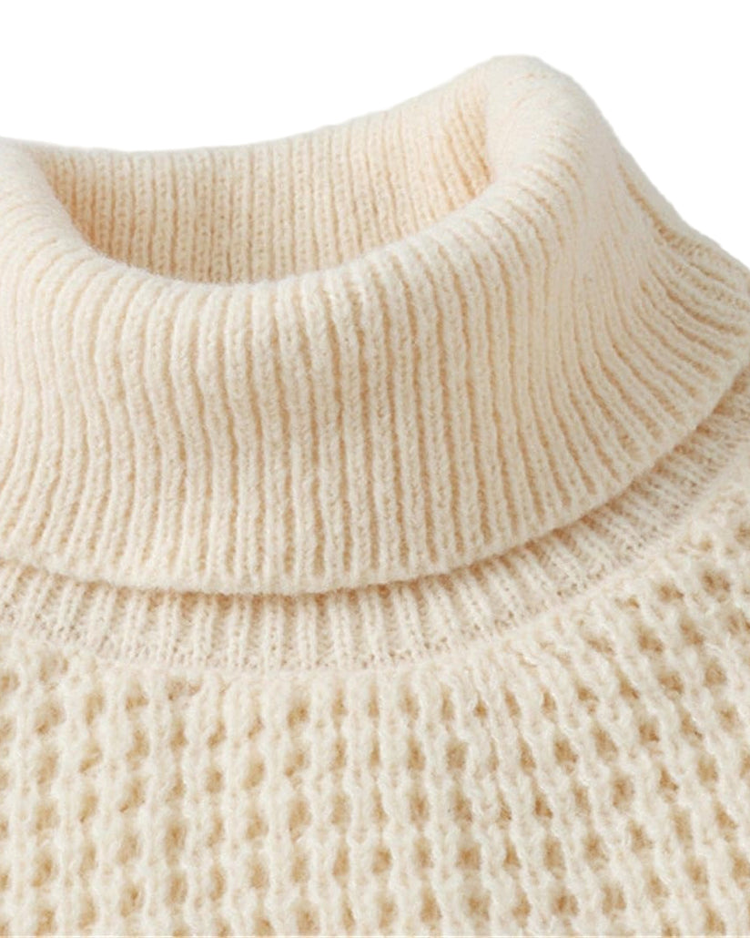 Stickad tröja med hög krage och långa ärmar