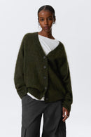 Kort stickad kofta med V-ringning, knappar, enkel rad med knappar