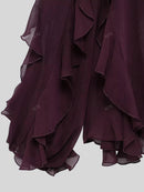 Inna vinröd blus med lager på lager volanger och knappar