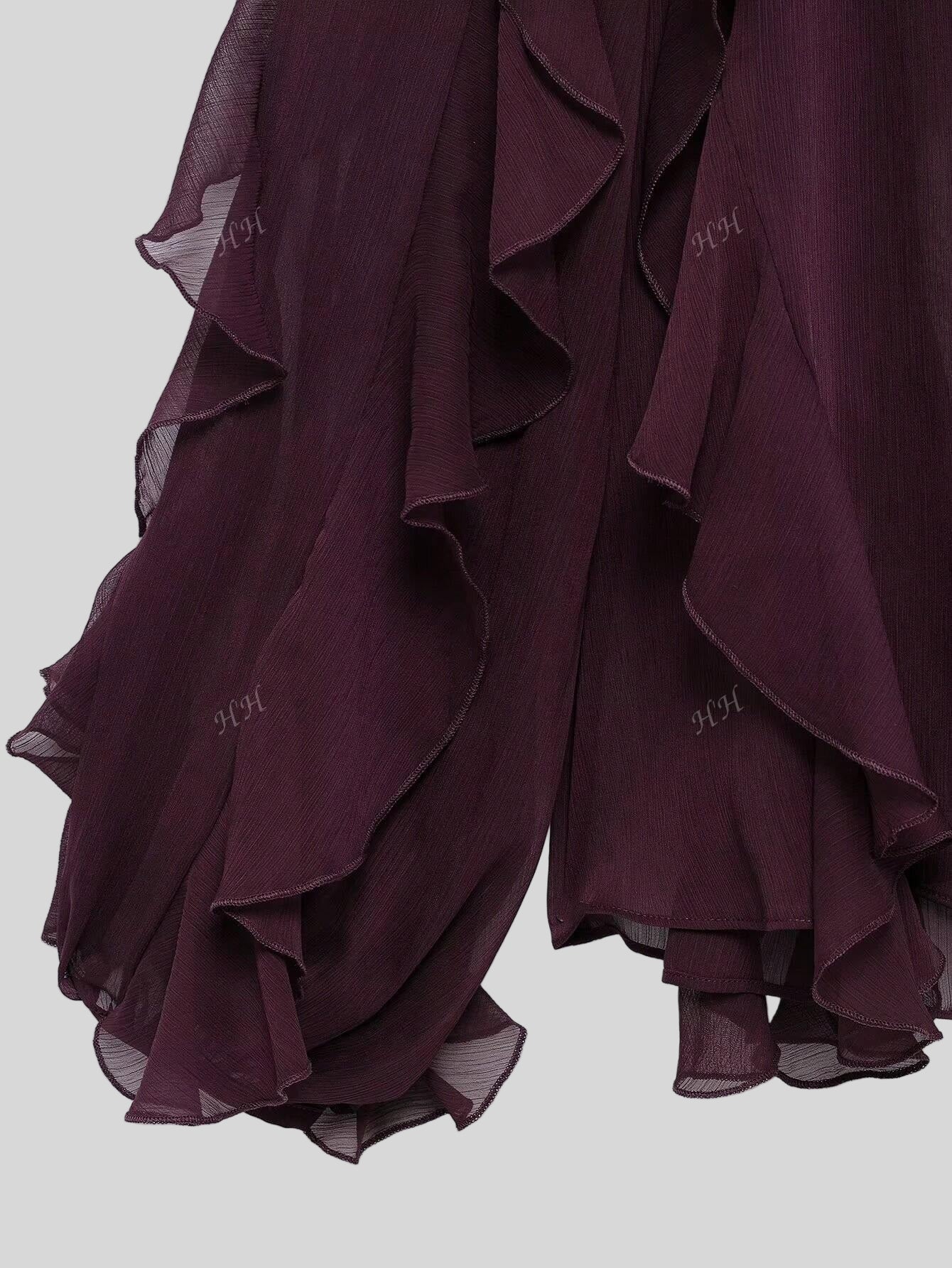 Inna vinröd blus med lager på lager volanger och knappar