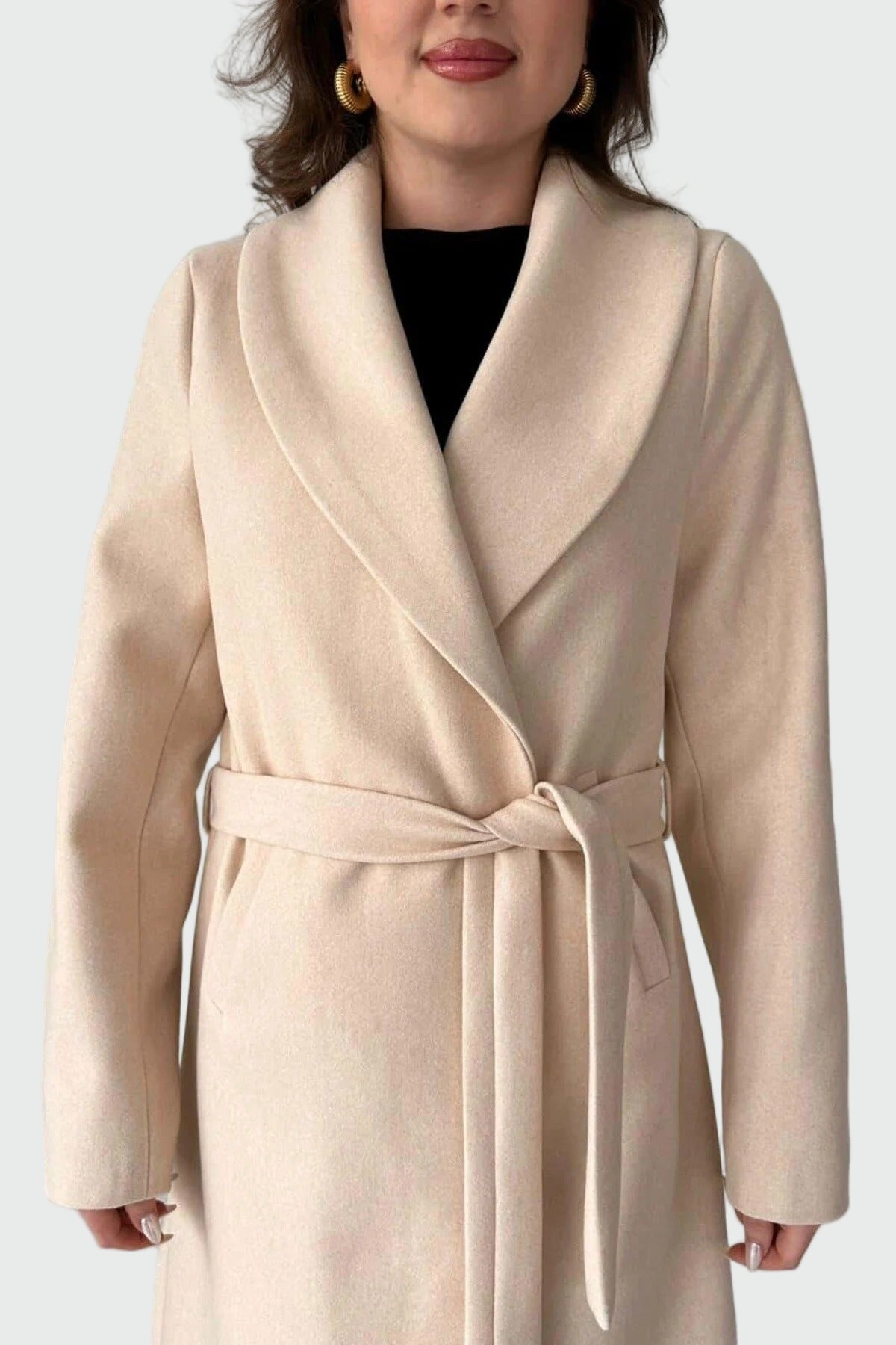 Lång vit kappa med fleece och bälte