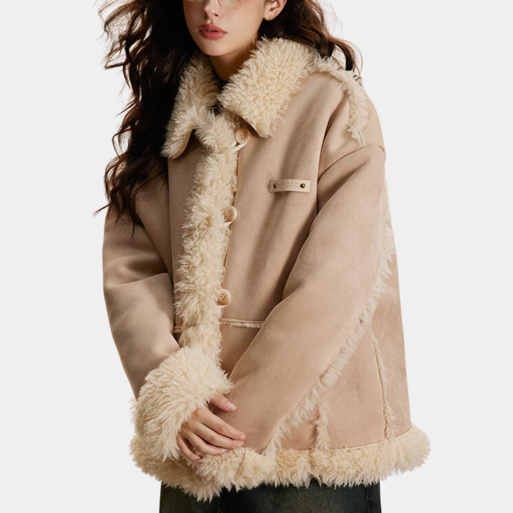 Tessa beige jacka med knappar och långa ärmar