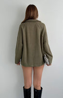 Liora lös blus med dragkedja och hög krage