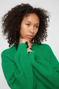 Thea grön stickad tröja med långa ärmar