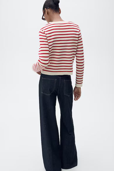 Röd- och vitrandig stickad kofta