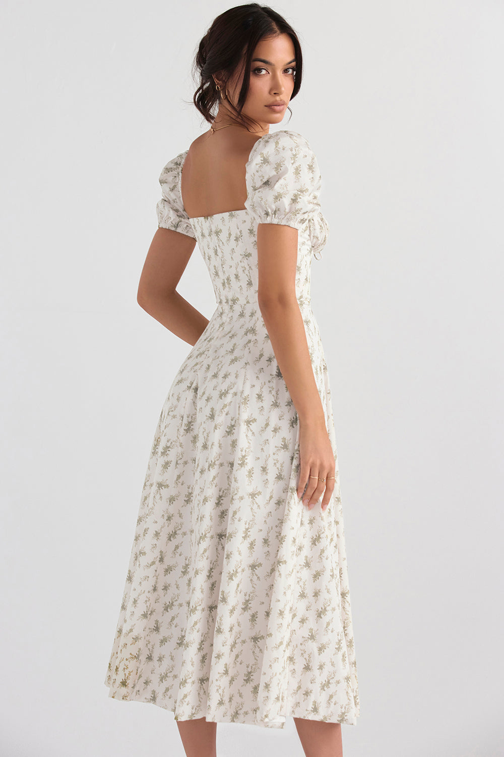 Medium sundress med blommiga puffärmar