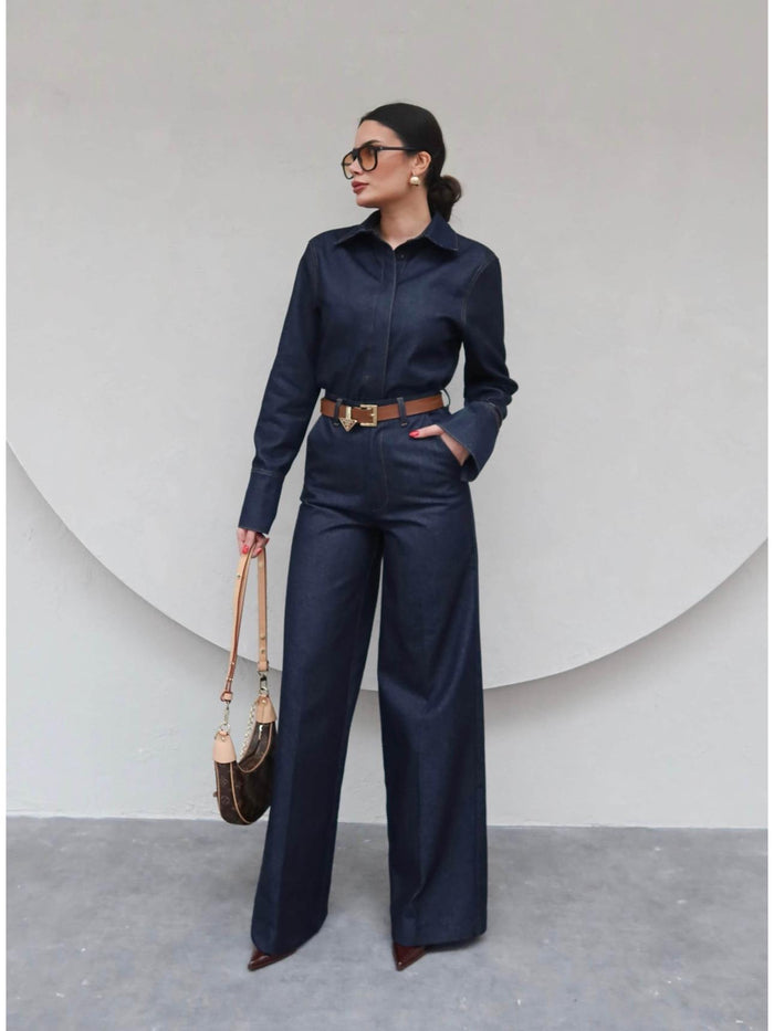 Jeansjumpsuit med utsvängda byxor