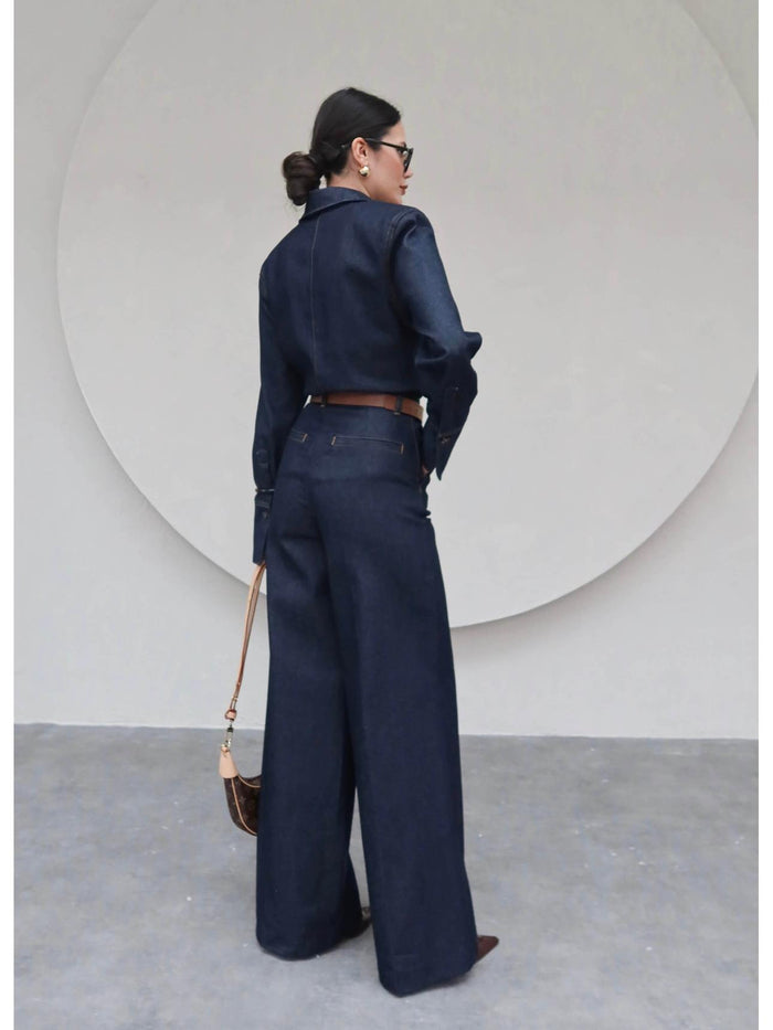 Jeansjumpsuit med utsvängda byxor